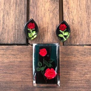 Vintage rose in Lucite broach & earrings.